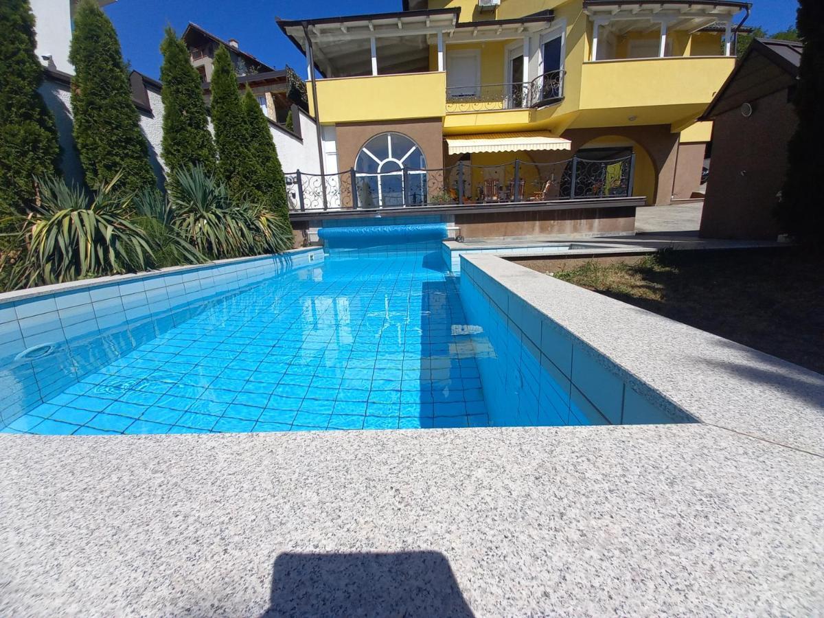 Ajka Villa *